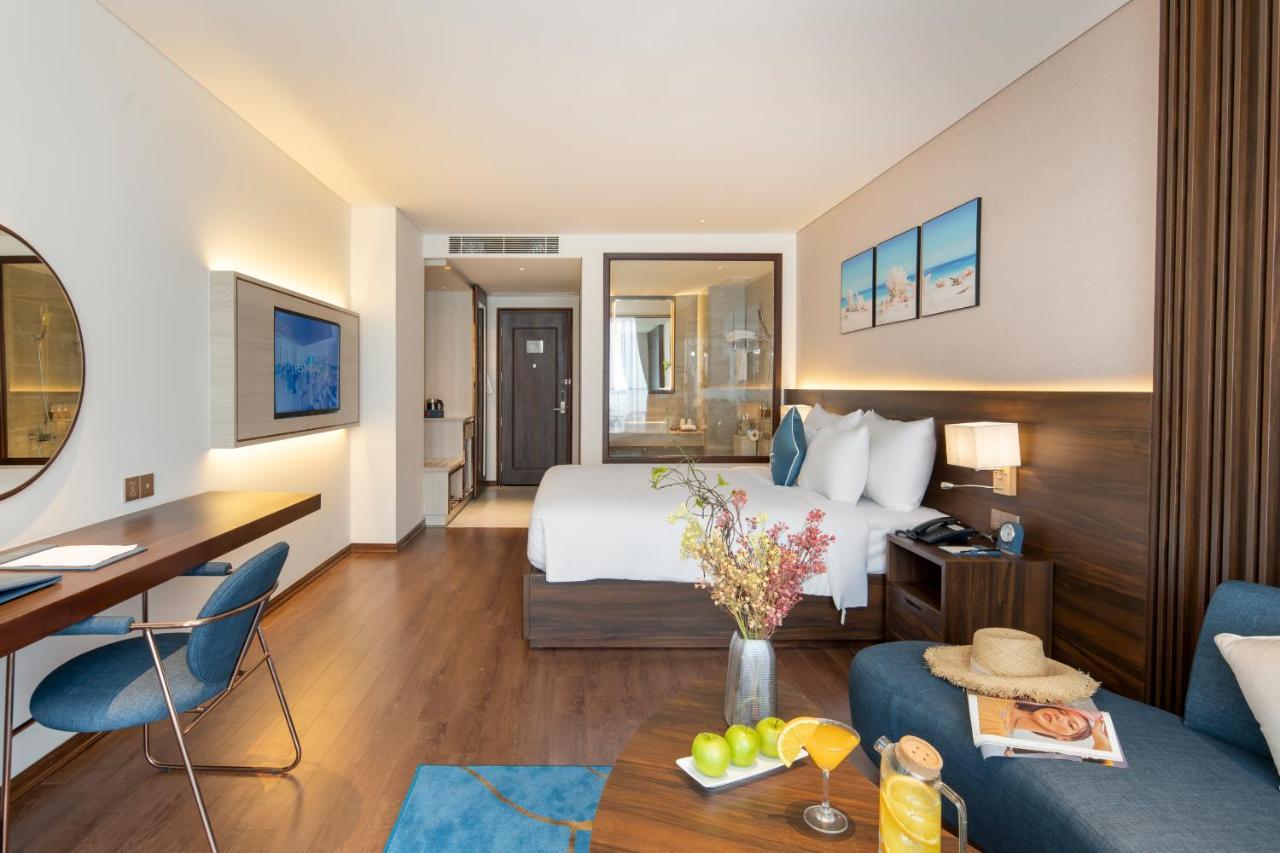 Canvas Danang Beach Hotel Exterior foto