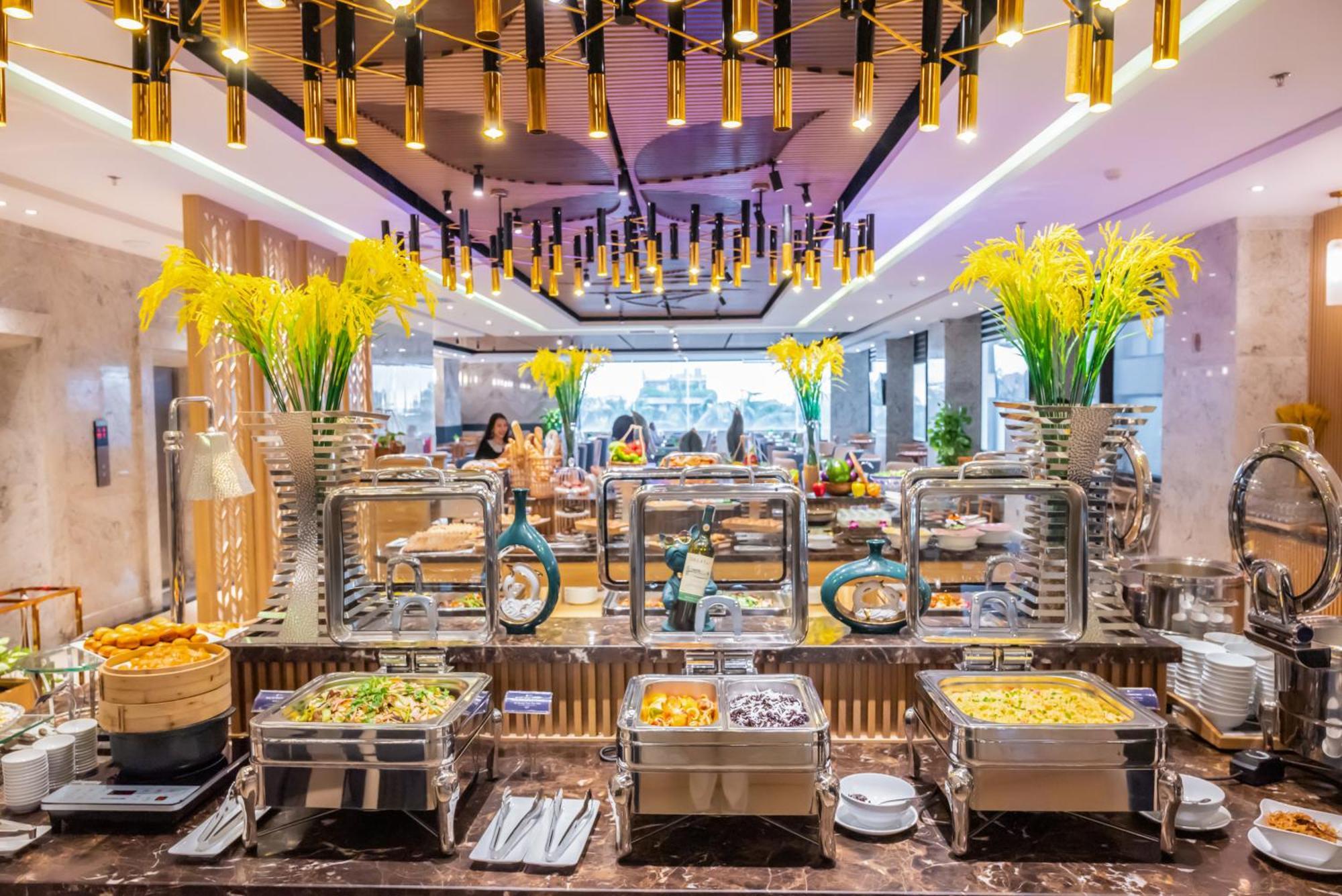 Canvas Danang Beach Hotel Exterior foto
