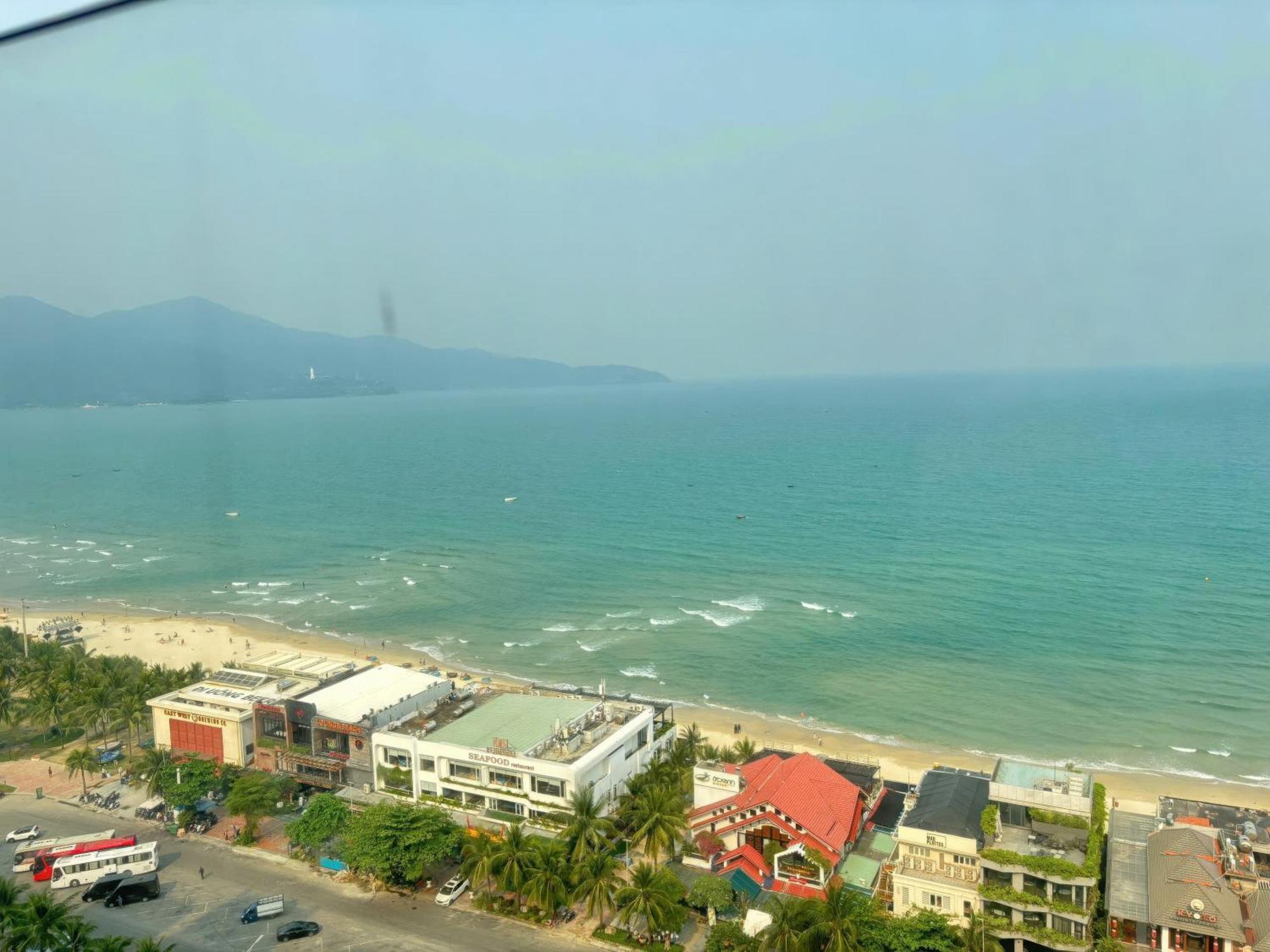 Canvas Danang Beach Hotel Exterior foto