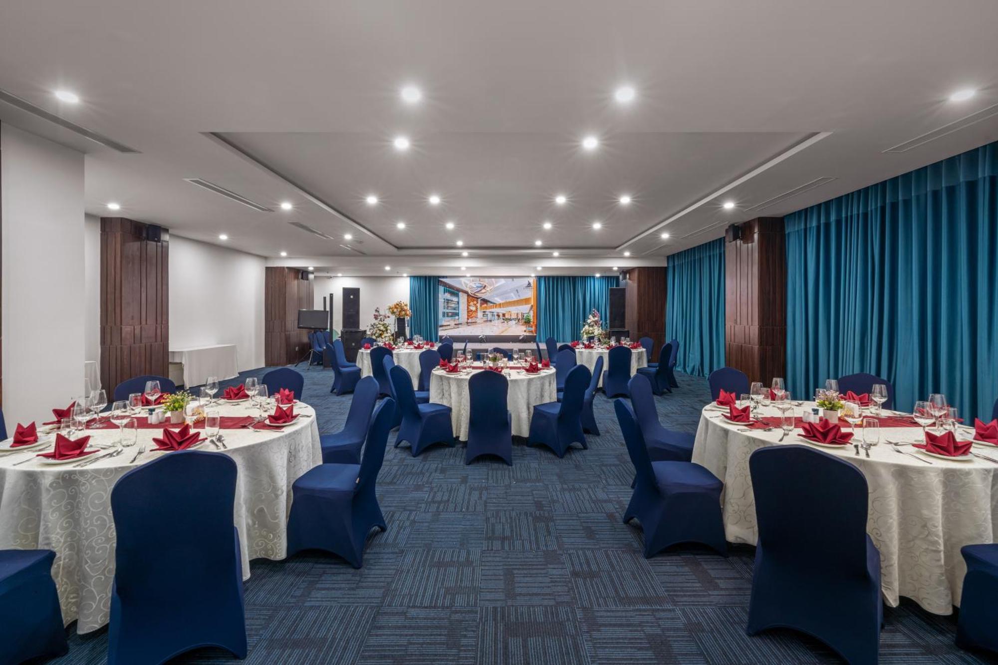 Canvas Danang Beach Hotel Exterior foto